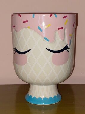 KALLA LADY Style Large Pop Art Ceramic Vase Ice Cream Cone/Donut Pink Beige